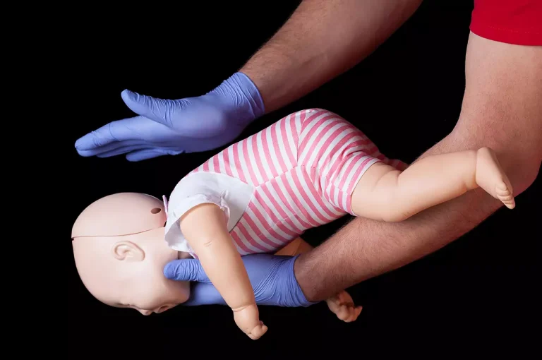 Manovra di disotruzione via aeree lattante